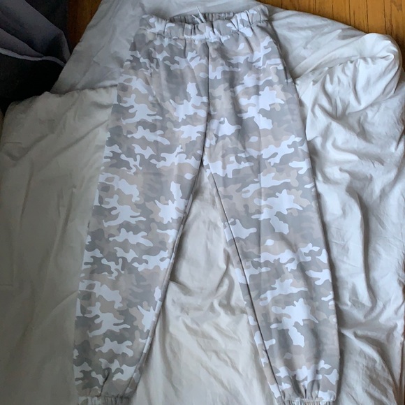 Lazy pants white camo sweats - Picture 1 of 2